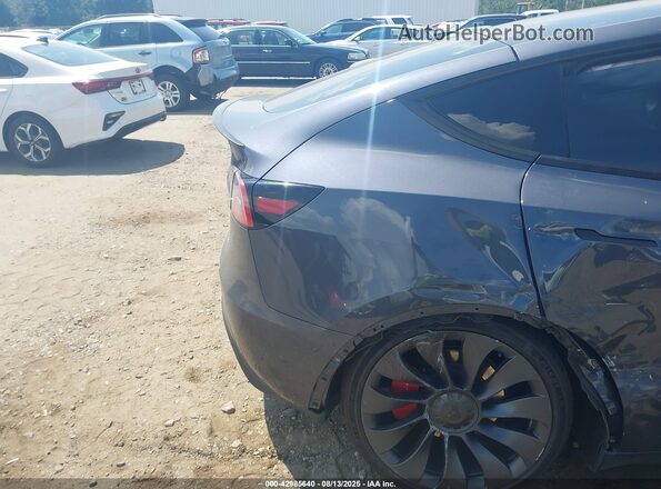7SAYGDEF9PF614739 2023 TESLA MODEL Y Gray Widok z przodu
