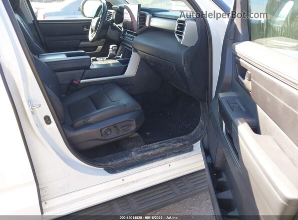 7SVAAABA5RX047077 2024 TOYOTA SEQUOIA White Widok wnętrza z przodu