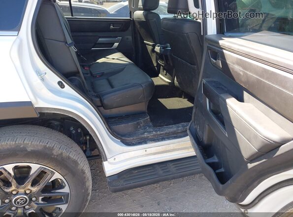 7SVAAABA5RX047077 2024 TOYOTA SEQUOIA White Widok naklejki z numerem VIN