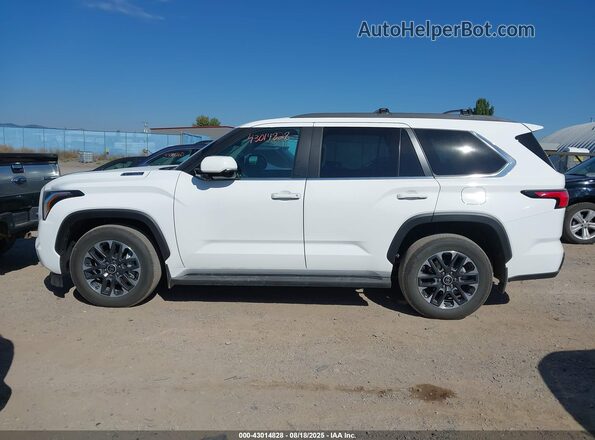 7SVAAABA5RX047077 2024 TOYOTA SEQUOIA White Widok wnętrza 360 stopni