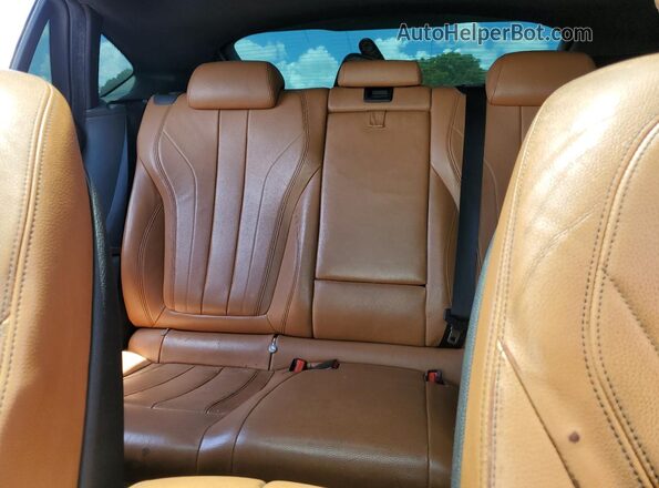 5UXKU2C5XJ0X48819 2018 BMW X6 White Widok wnętrza z tyłu