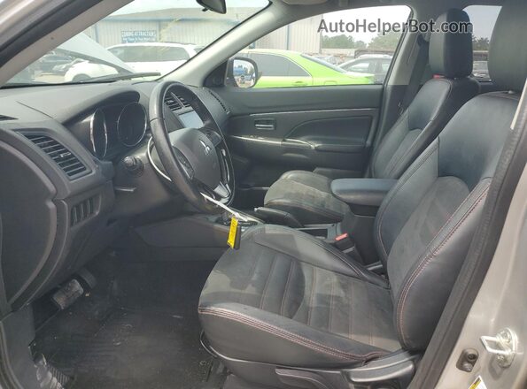JA4AP3AWXJU000340 2018 MITSUBISHI OUTLANDER Silver Front interior view