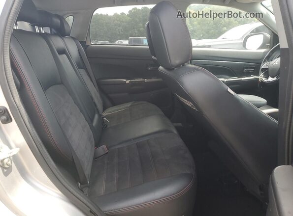 JA4AP3AWXJU000340 2018 MITSUBISHI OUTLANDER Silver Rear interior view