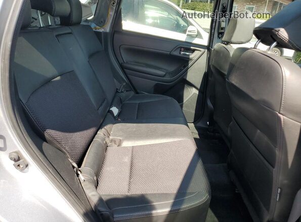 JF2SJGECXJH411587 2018 SUBARU FORESTER2. Gray Rear interior view