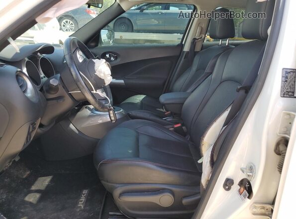 JN8AF5MR6HT704503 2017 NISSAN JUKE White Вид салону спереду