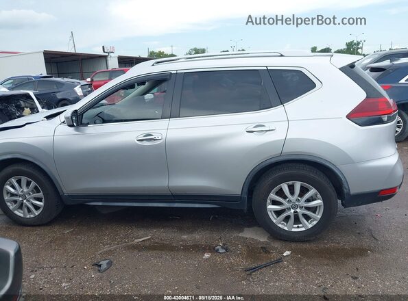 JN8AT2MT0JW454585 2018 NISSAN ROGUE Silver Սալոնի հետևի տեսք