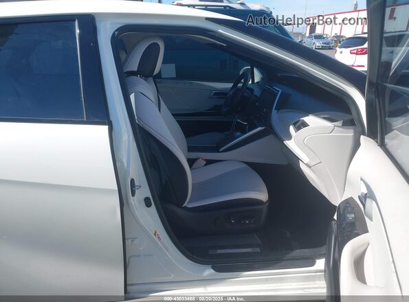 JTDBVRBD3JA004652 2018 TOYOTA MIRAI White Вид салону спереду