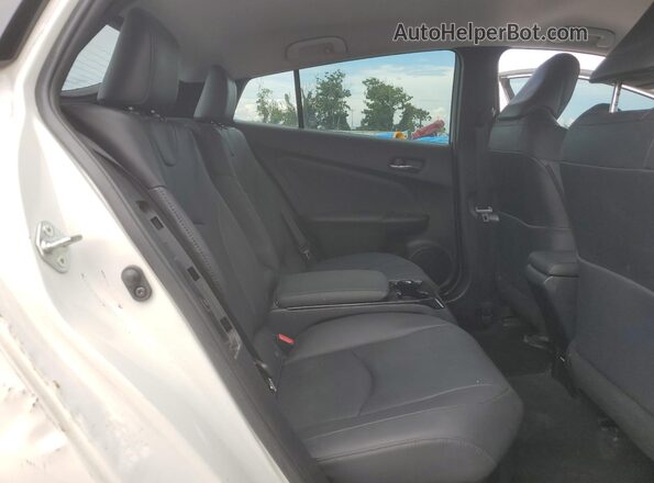 JTDKARFP3J3076830 2018 TOYOTA PRIUS White Вид задніх сидінь