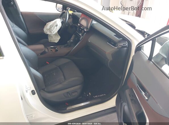 JTEAAAAH9MJ081233 2021 TOYOTA LIMITED White Widok wnętrza z przodu