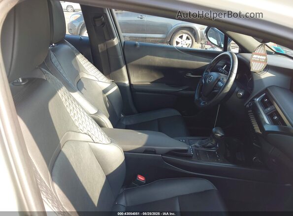 JTHU9JBH0K2010548 2019 LEXUS UX 250H White Вид салону спереду