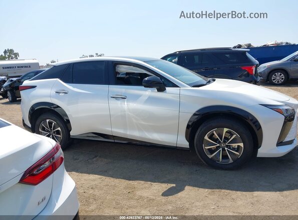 JTJABABB1SA009092 2025 LEXUS RZ 300E White Вид задньої частини салону