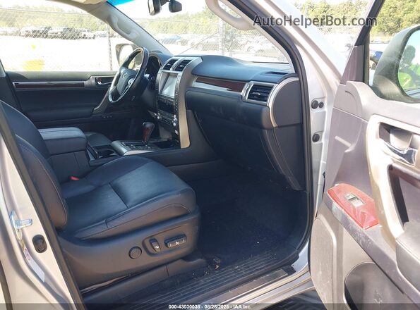 JTJJM7FX3J5189508 2018 LEXUS GX 460 Silver Front interior view