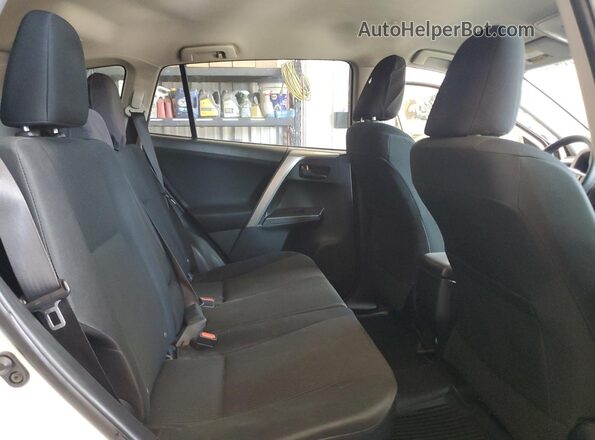 JTMBFREV6JJ180953 2018 TOYOTA LE White Vista interior trasera