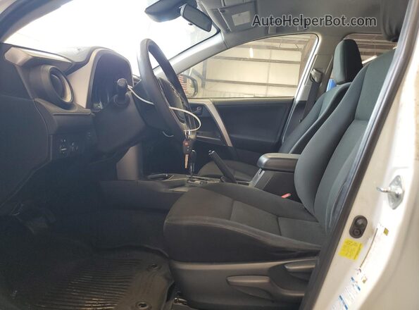JTMBFREV6JJ180953 2018 TOYOTA LE White Vista interior delantera