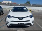 2018 Toyota Rav4 Xle Белый vin: JTMWFREV0JJ165494