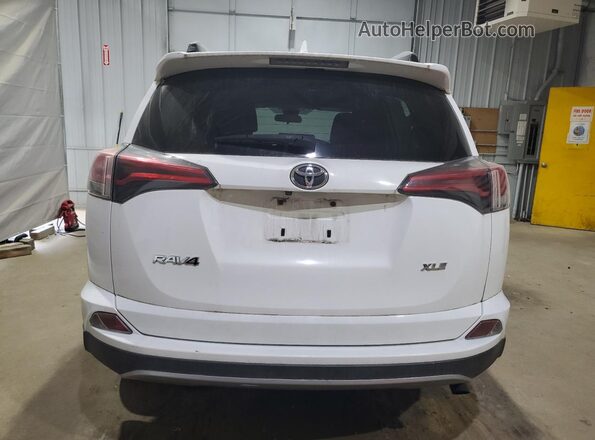 JTMWFREV2JD124461 2018 TOYOTA RAV4 White Widok z tyłu