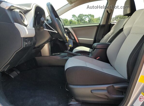JTMWFREV9JD121881 2018 TOYOTA RAV4 Silver Front interior view