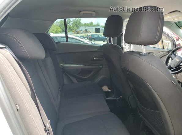 KL7CJKSB5JB527555 2018 CHEVROLET TRAX White Вид задніх сидінь