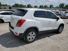 2018 Chevrolet Trax Ls White vin: KL7CJKSB5JB527555