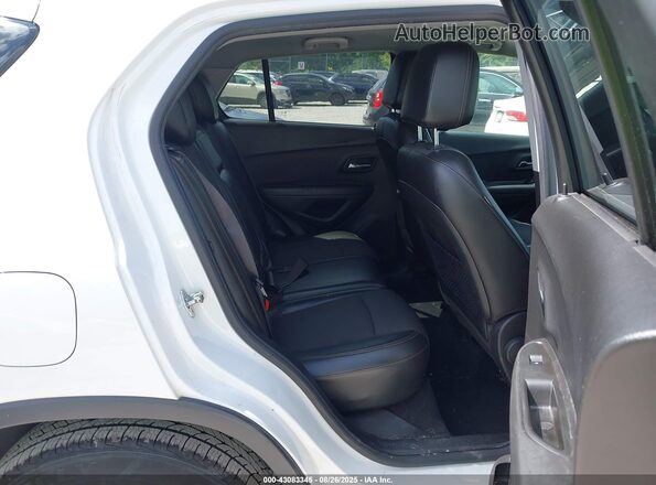 KL7CJLSB5JB689532 2018 CHEVROLET TRAX White VIN კოდის სტიკერის ხედი
