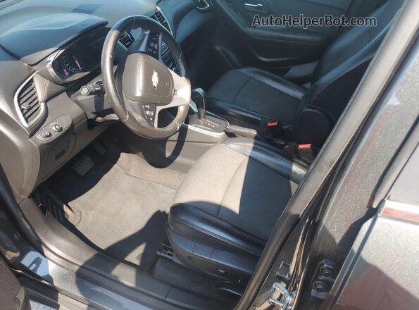 KL7CJLSB6JB580996 2018 CHEVROLET TRAX Угольный Вид салона спереди