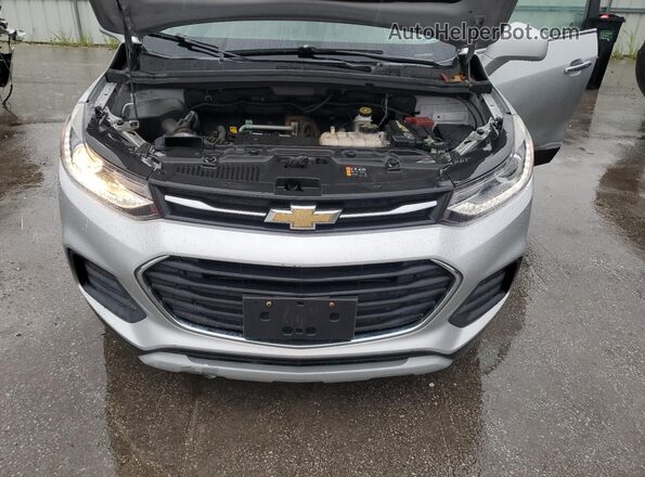 KL7CJLSB6JB719010 2018 CHEVROLET TRAX Gray Vista del compartimento del motor
