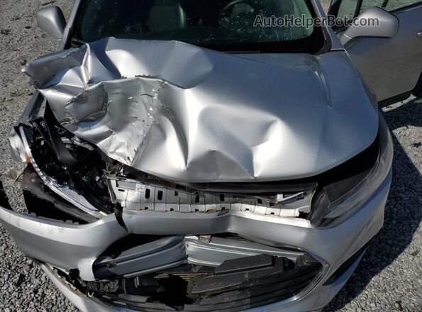 KL7CJLSB7JB600009 2018 CHEVROLET TRAX Серебряный Вид подкапотного пространства