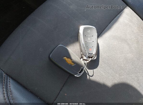 KL7CJPSB0JB707815 2018 CHEVROLET TRAX Silver Вид панелі приладів