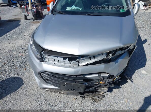 KL7CJPSB0JB707815 2018 CHEVROLET TRAX Silver Вид спереду