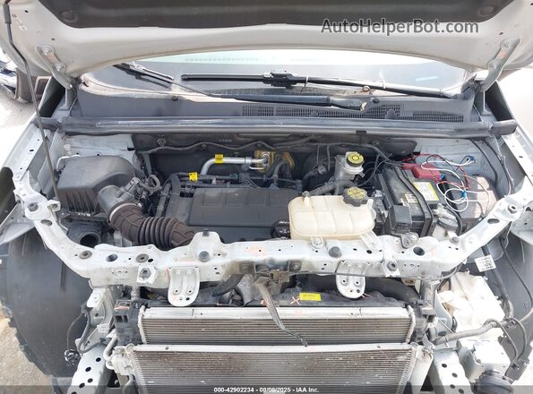 KL7CJPSB8MB344569 2021 CHEVROLET TRAX Silver Вид ззаду