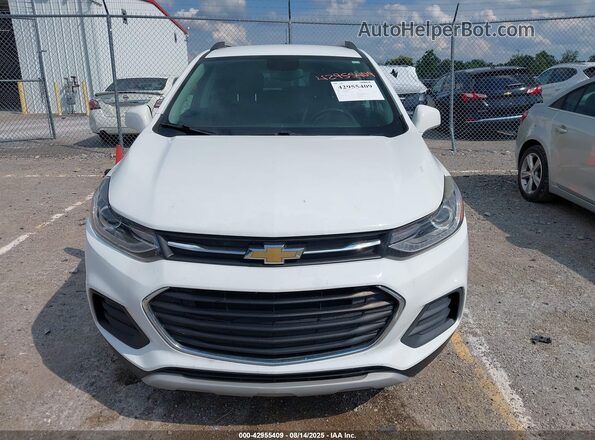 KL7CJPSB9JB660543 2018 CHEVROLET TRAX Белый Вид щитка приборов