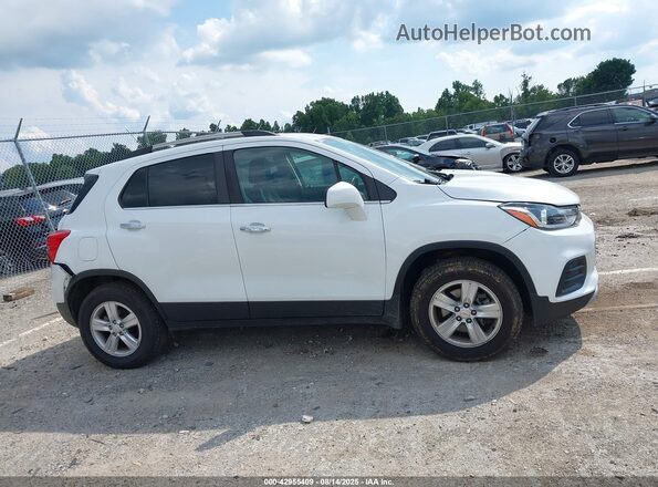 KL7CJPSB9JB660543 2018 CHEVROLET TRAX Белый Вид задней части салона