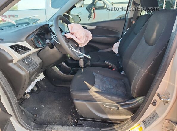 KL8CC6SA7JC470483 2018 CHEVROLET SPARK White წინა სალონის ხედი