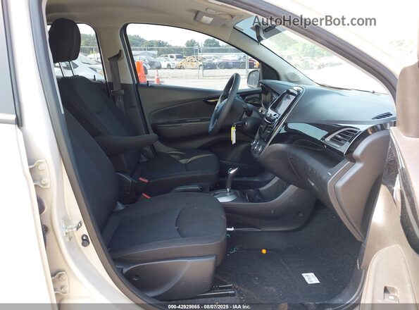 KL8CD6SA7MC741642 2021 CHEVROLET SPARK Кремовый Вид салона спереди