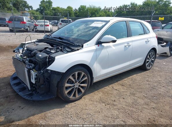 KMHH35LE5JU009796 2018 HYUNDAI ELANTRA GT Белый Передняя левая четверть