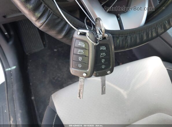 KMHH35LE5JU009796 2018 HYUNDAI ELANTRA GT Белый Вид панели приборов