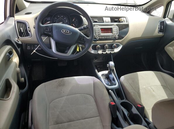 KNADM4A32H6115758 2017 KIA RIO White Առջևի վահանակի տեսք