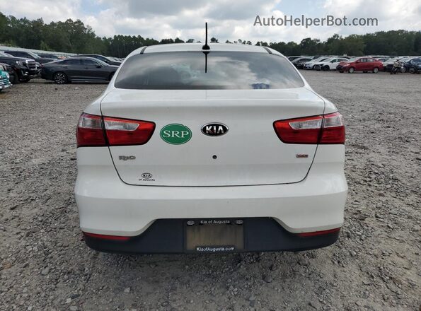 KNADM4A32H6115758 2017 KIA RIO White Հետևի տեսք