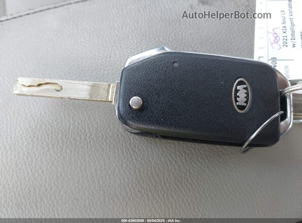 KNDJ23AU6M7143484 2021 KIA SOUL Белый Вид панели приборов
