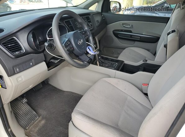 KNDMB5C10G6198857 2016 KIA SEDONA Белый Вид салона спереди