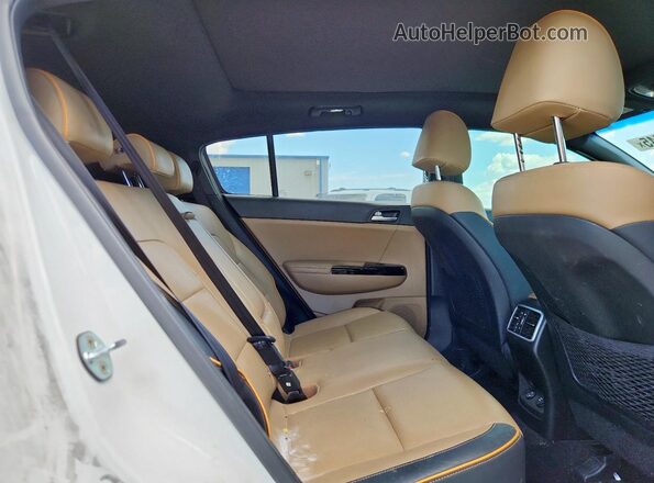 KNDPR3A64J7356288 2018 KIA SPORTAGE Белый Вид задней части салона