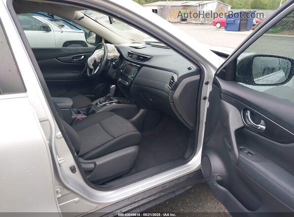 KNMAT2MT5JP551447 2018 NISSAN ROGUE Silver Vista interior delantera