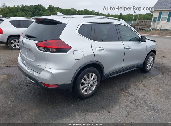 KNMAT2MT5JP551447 2018 NISSAN ROGUE Silver Trasero derecho