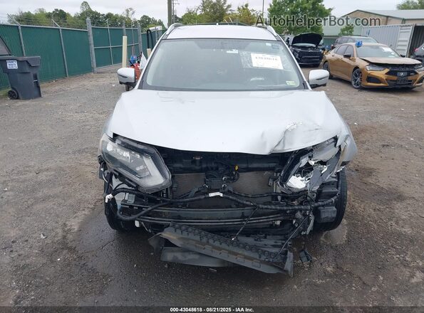 KNMAT2MT5JP551447 2018 NISSAN ROGUE Silver Vista interior trasera