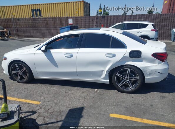 W1K3G4EB5NJ327222 2022 MERCEDES-BENZ A 220 Белый Панорамный вид салона 360°