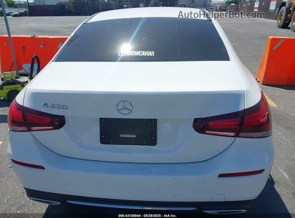 W1K3G4EB5NJ327222 2022 MERCEDES-BENZ A 220 Белый 