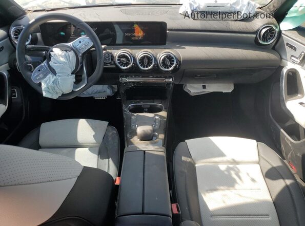 W1K3G4EB5NJ331903 2022 MERCEDES-BENZ A Black Vista del salpicadero