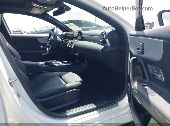 W1K3G4EB7LJ212733 2020 MERCEDES-BENZ A 220 Белый Вид салона спереди