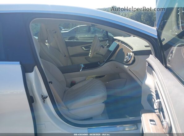 W1KCG2DB9NA012865 2022 MERCEDES-BENZ EQS 450+ Белый Вид салона спереди