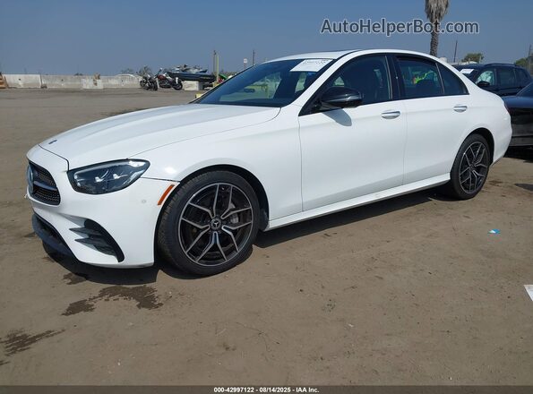 W1KZF8DBXNB083146 2022 MERCEDES-BENZ E-CLASS Белый Передняя левая четверть